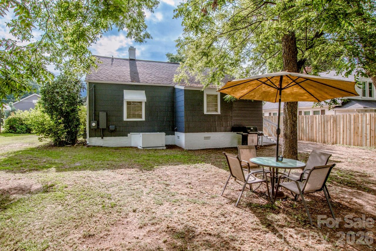 229 E Mcneely Avenue — Mooresville