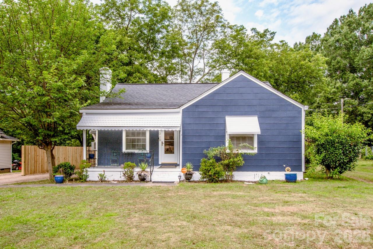 229 E Mcneely Avenue — Mooresville