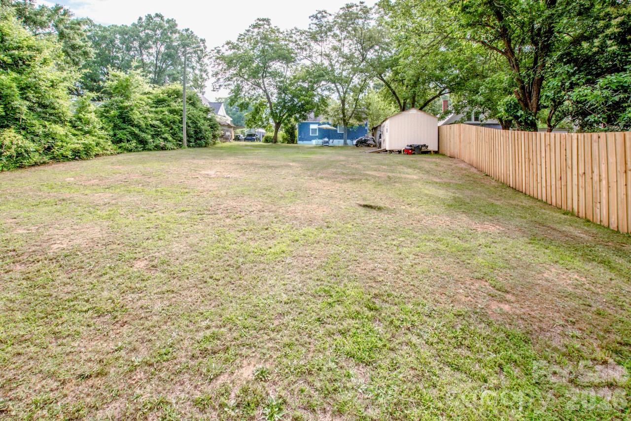 229 E Mcneely Avenue — Mooresville