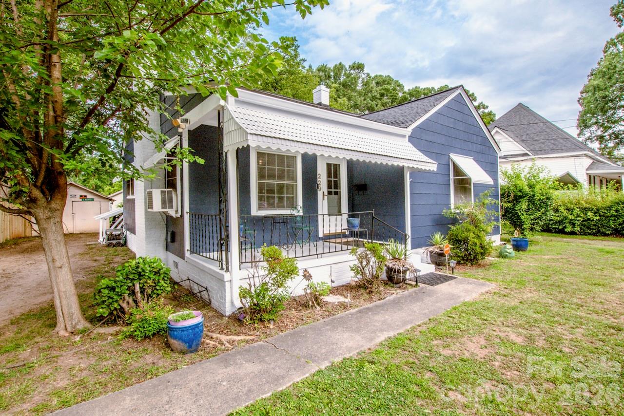 229 E Mcneely Avenue — Mooresville