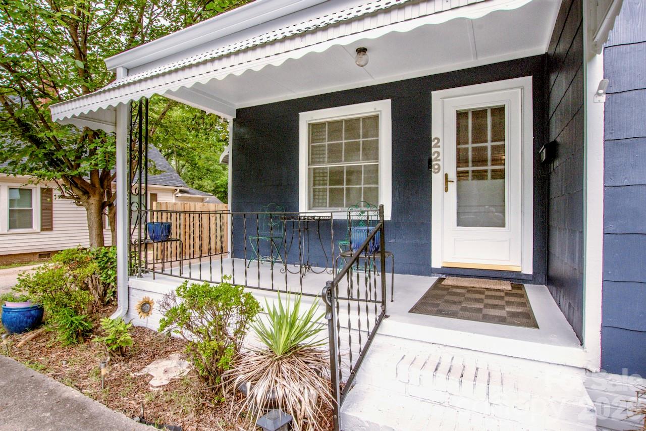 229 E Mcneely Avenue — Mooresville