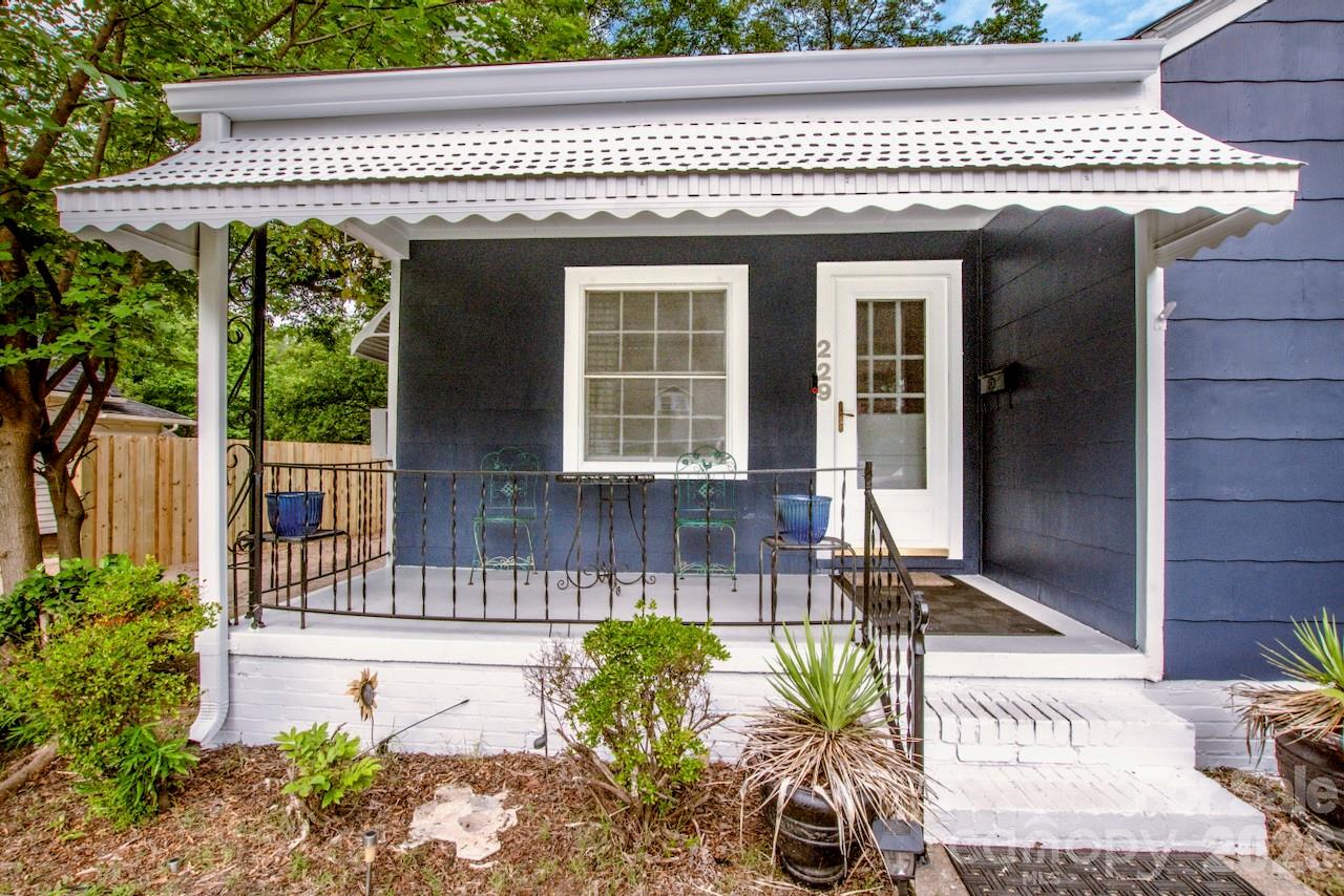 229 E Mcneely Avenue — Mooresville