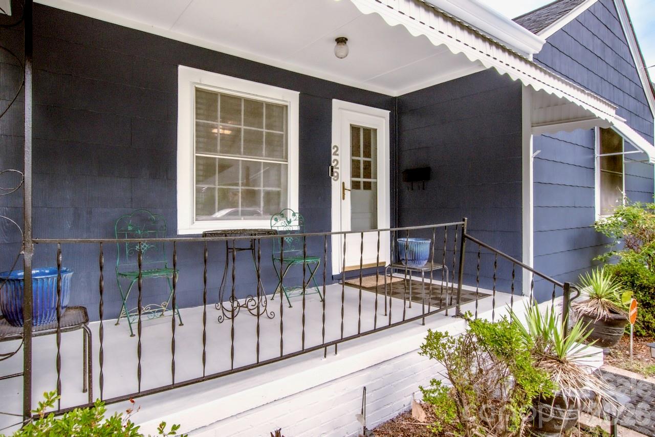 229 E Mcneely Avenue — Mooresville