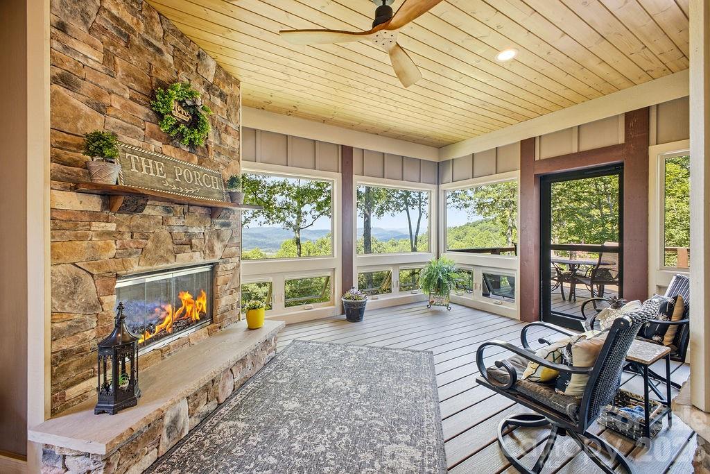 48 S Mountain Morning Lane — Hendersonville