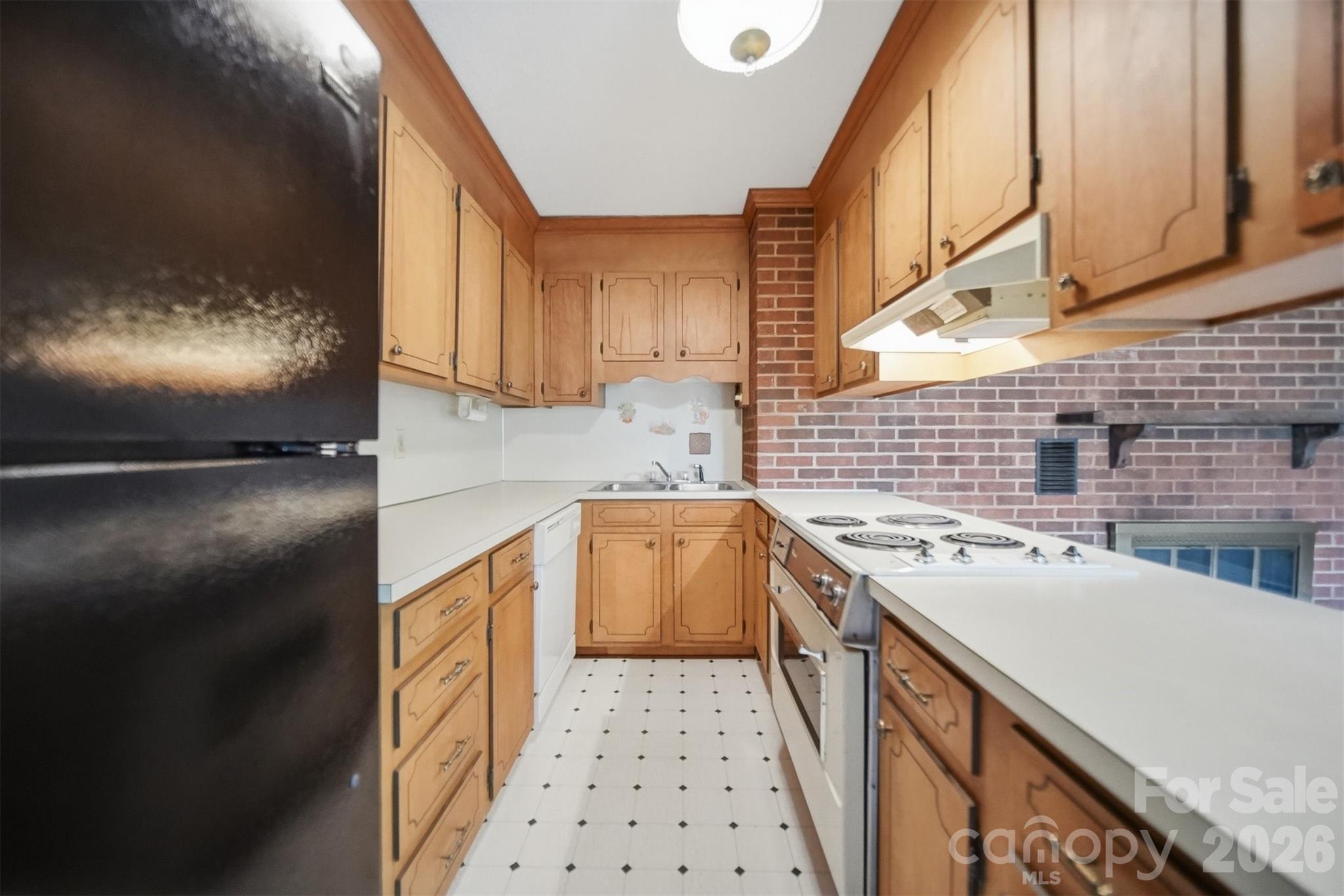 3315 23rd Street NE — Hickory