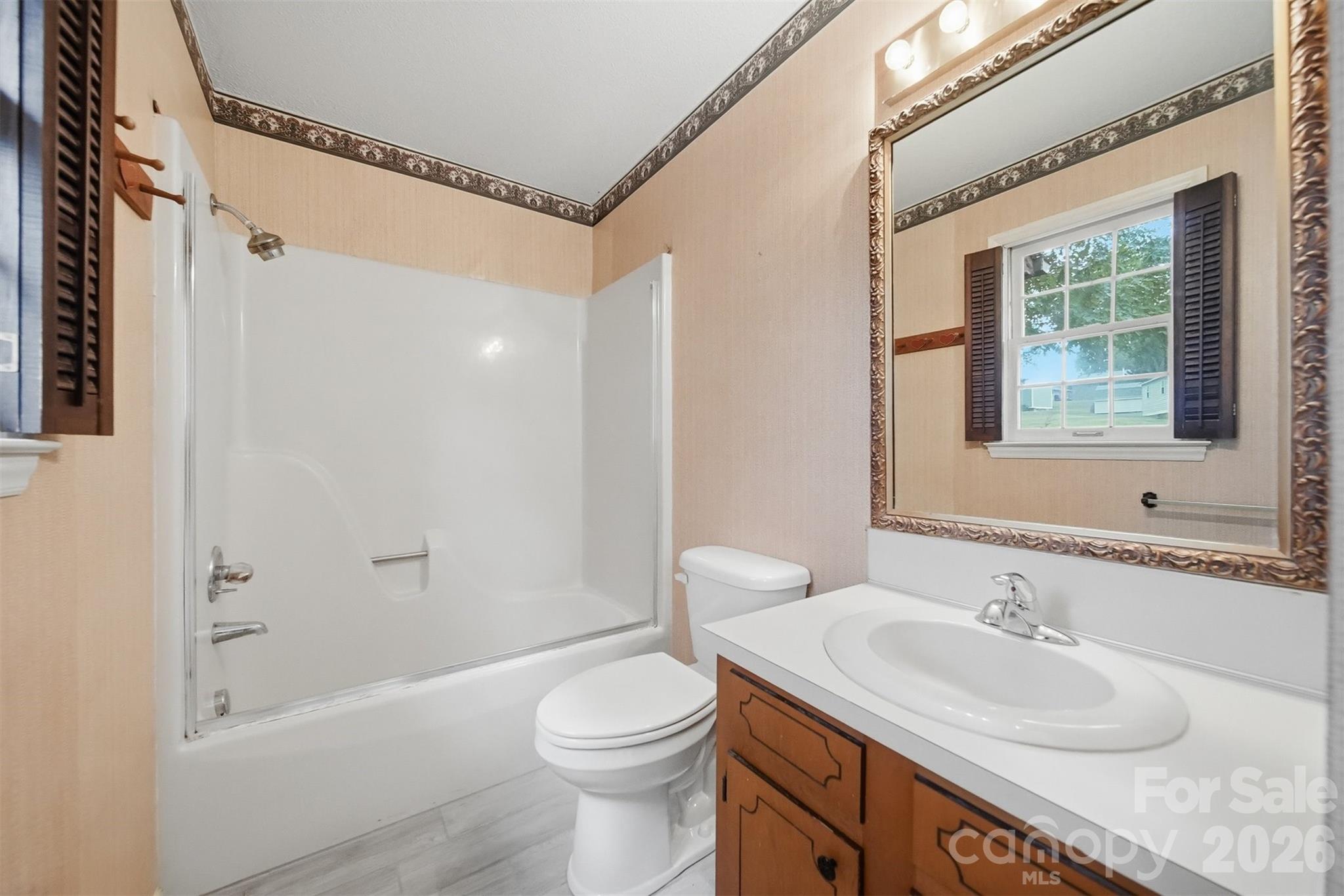 3315 23rd Street NE — Hickory