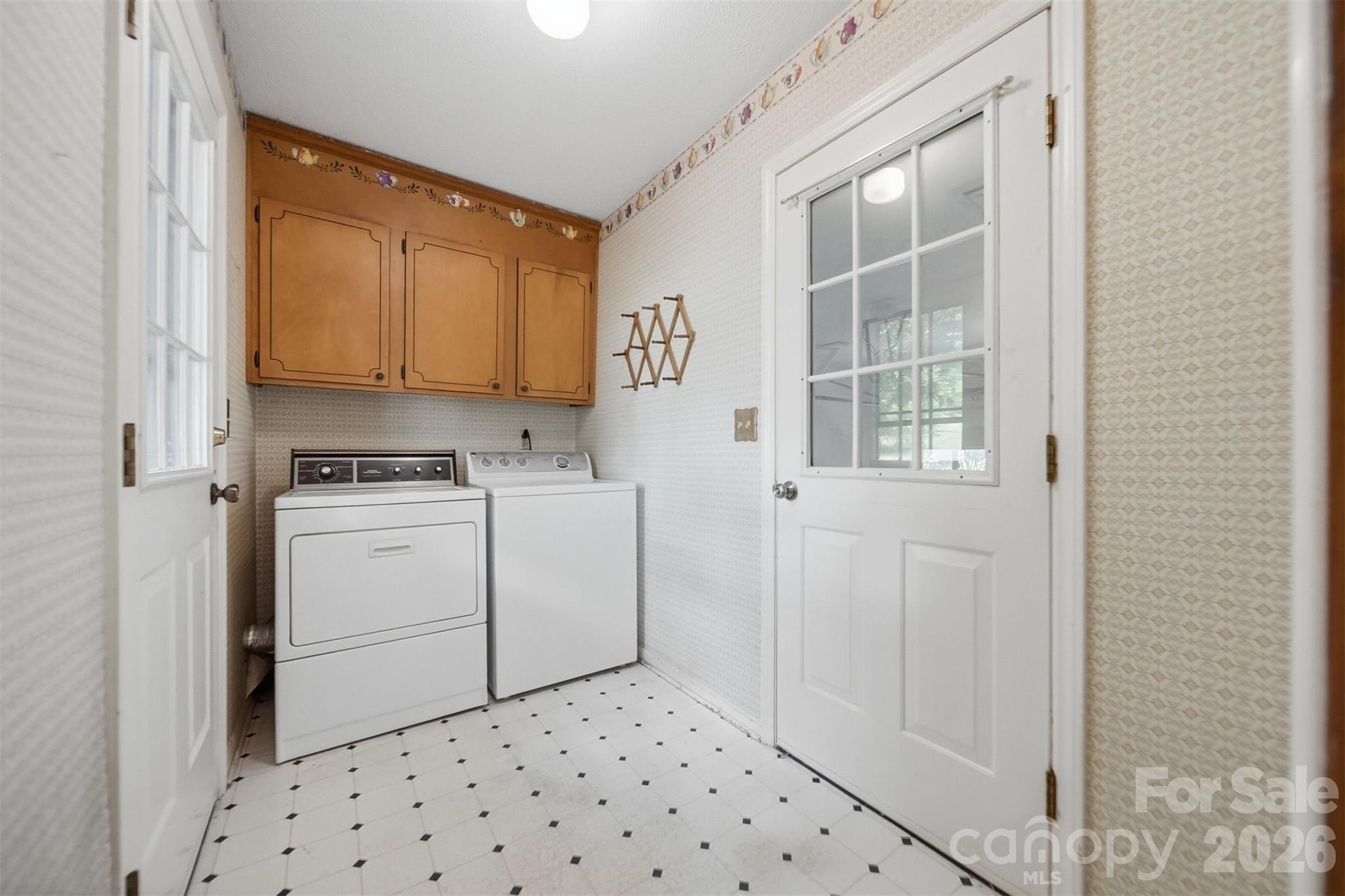 3315 23rd Street NE — Hickory