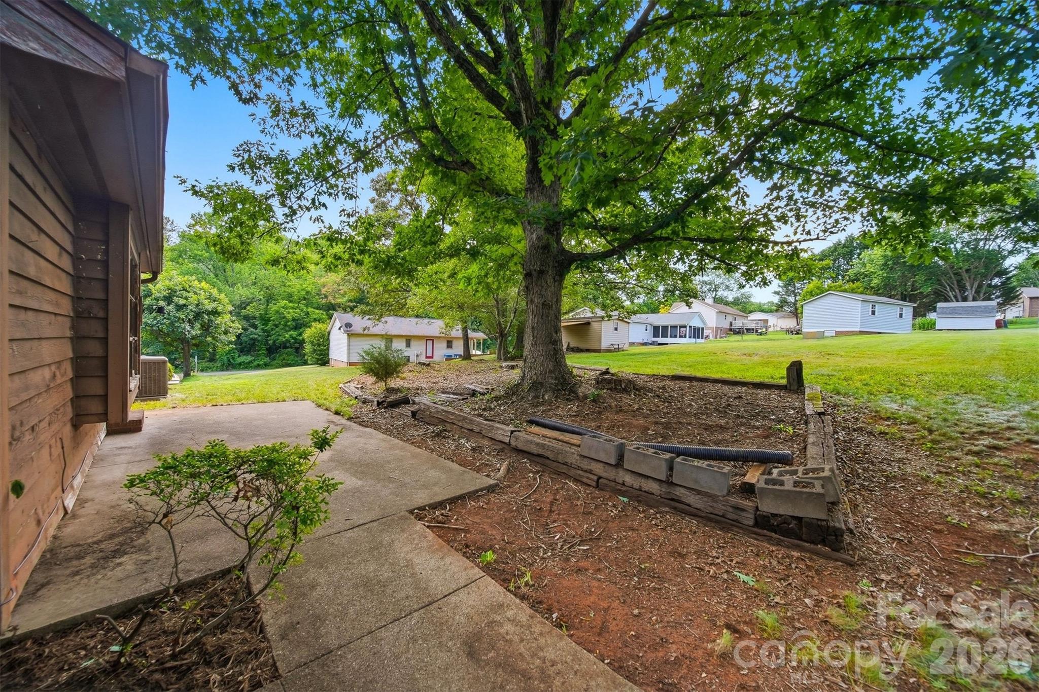 3315 23rd Street NE — Hickory