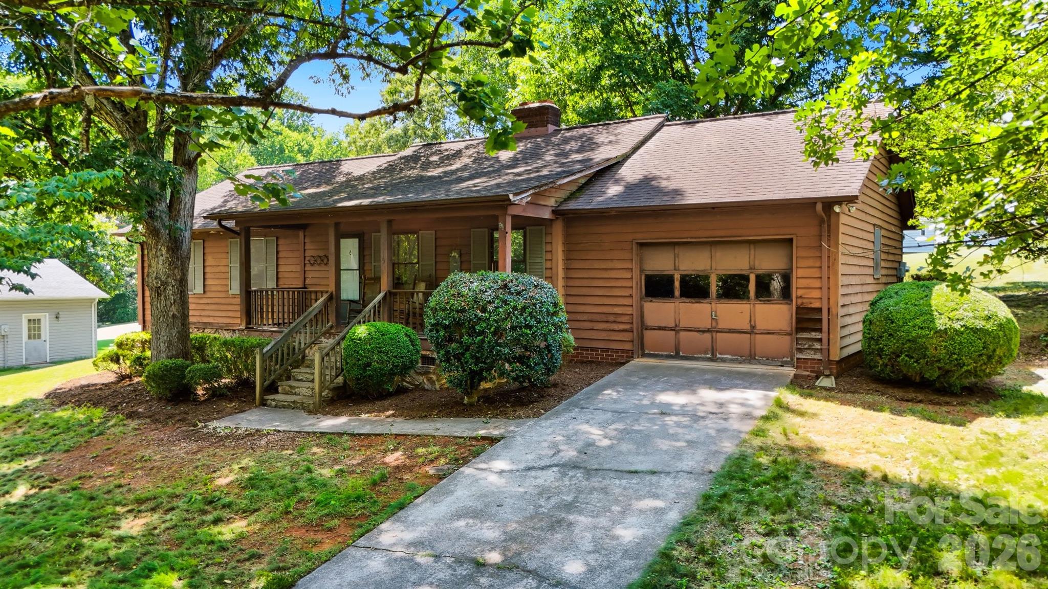 3315 23rd Street NE — Hickory