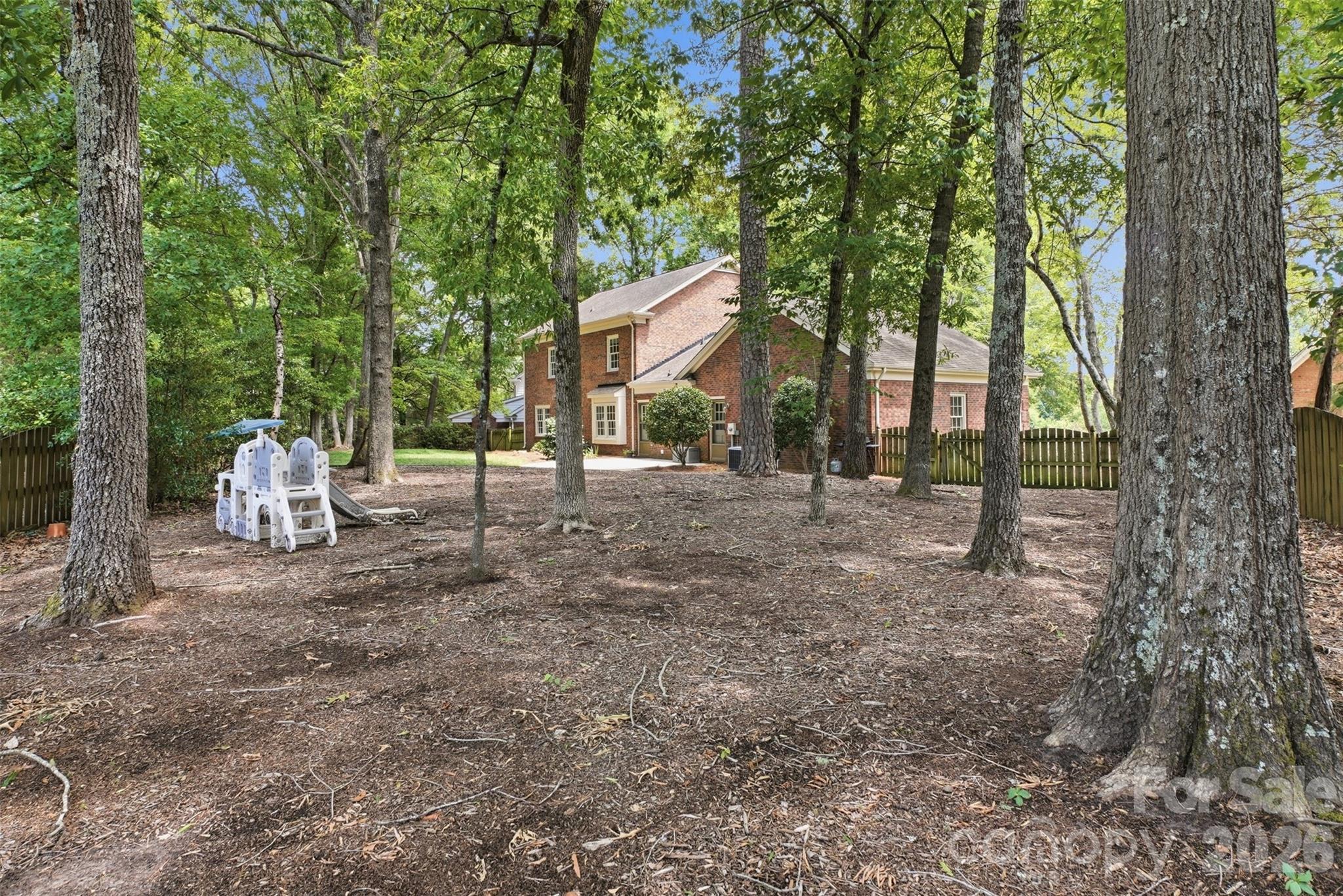 516 Eastville Court — Matthews