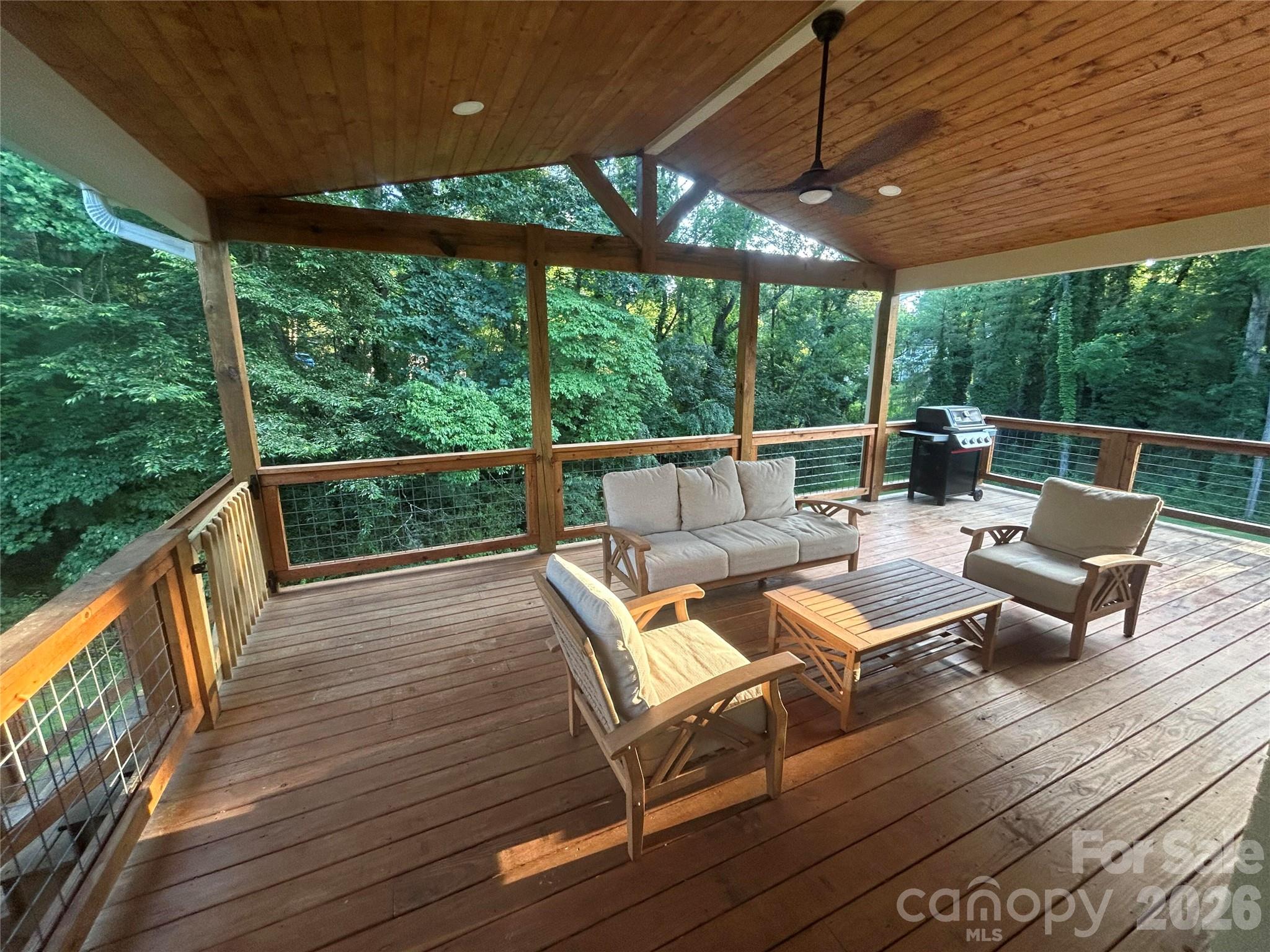 10 Oakwood Drive — Weaverville