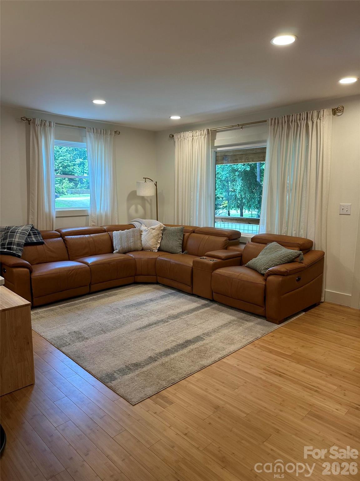 10 Oakwood Drive — Weaverville