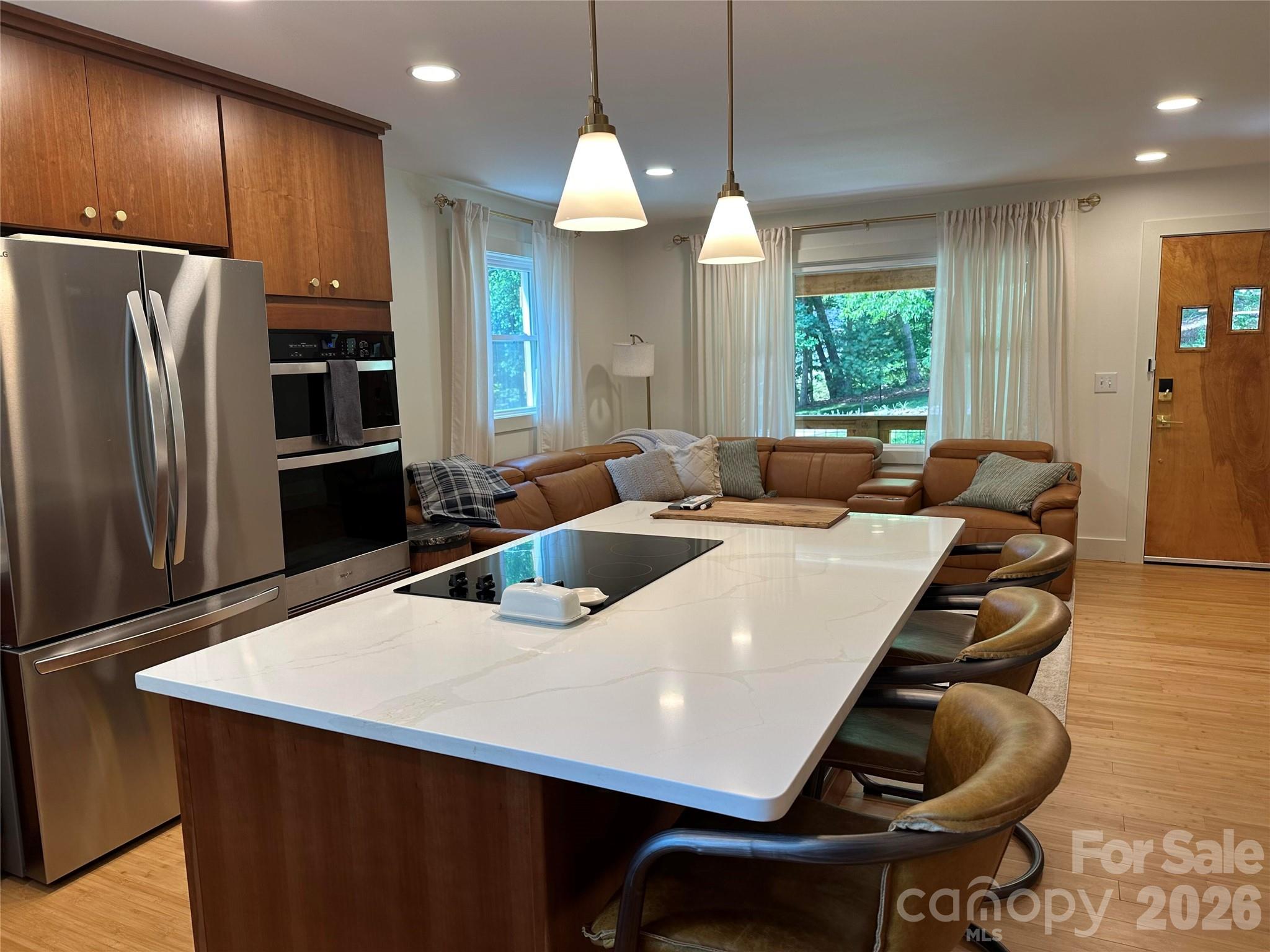10 Oakwood Drive — Weaverville