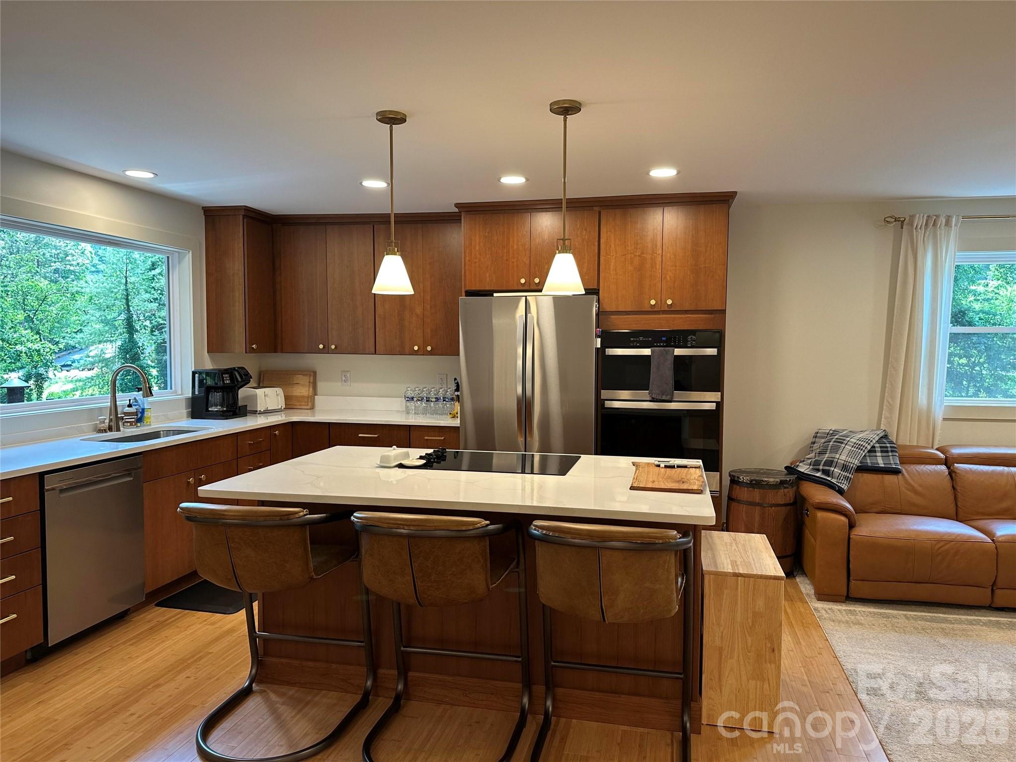 10 Oakwood Drive — Weaverville