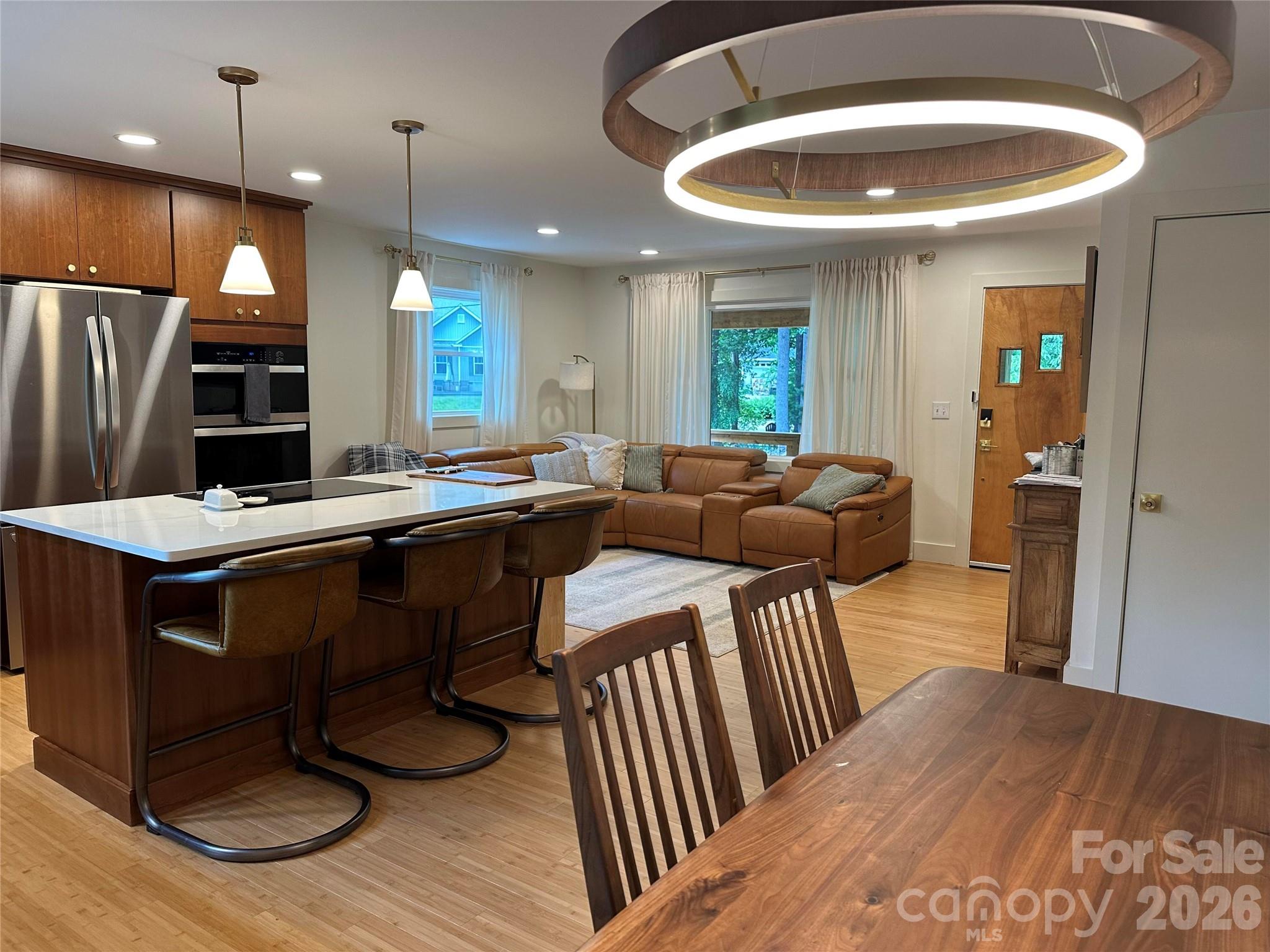 10 Oakwood Drive — Weaverville
