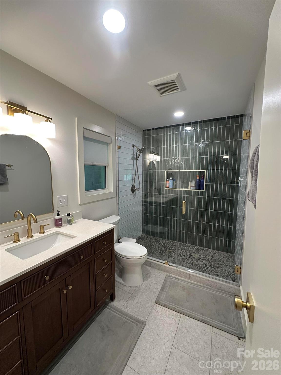 10 Oakwood Drive — Weaverville