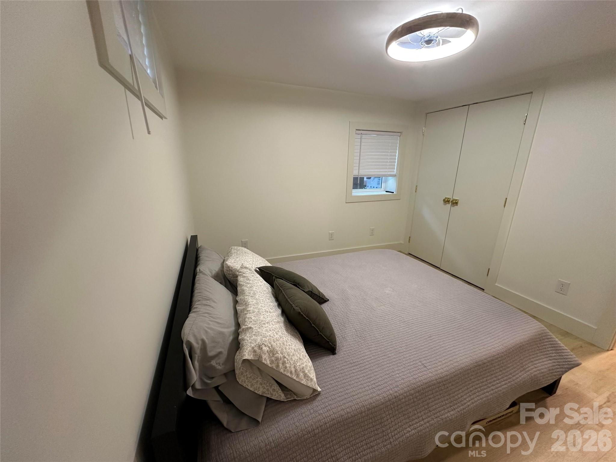 10 Oakwood Drive — Weaverville