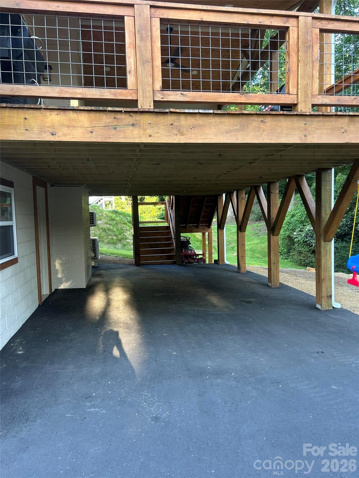 10 Oakwood Drive — Weaverville