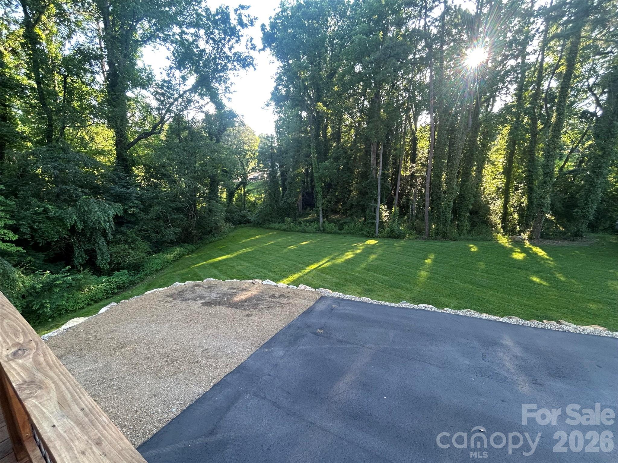10 Oakwood Drive — Weaverville
