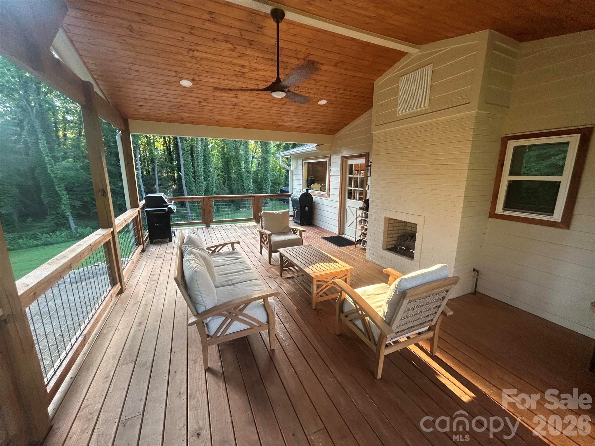 10 Oakwood Drive — Weaverville