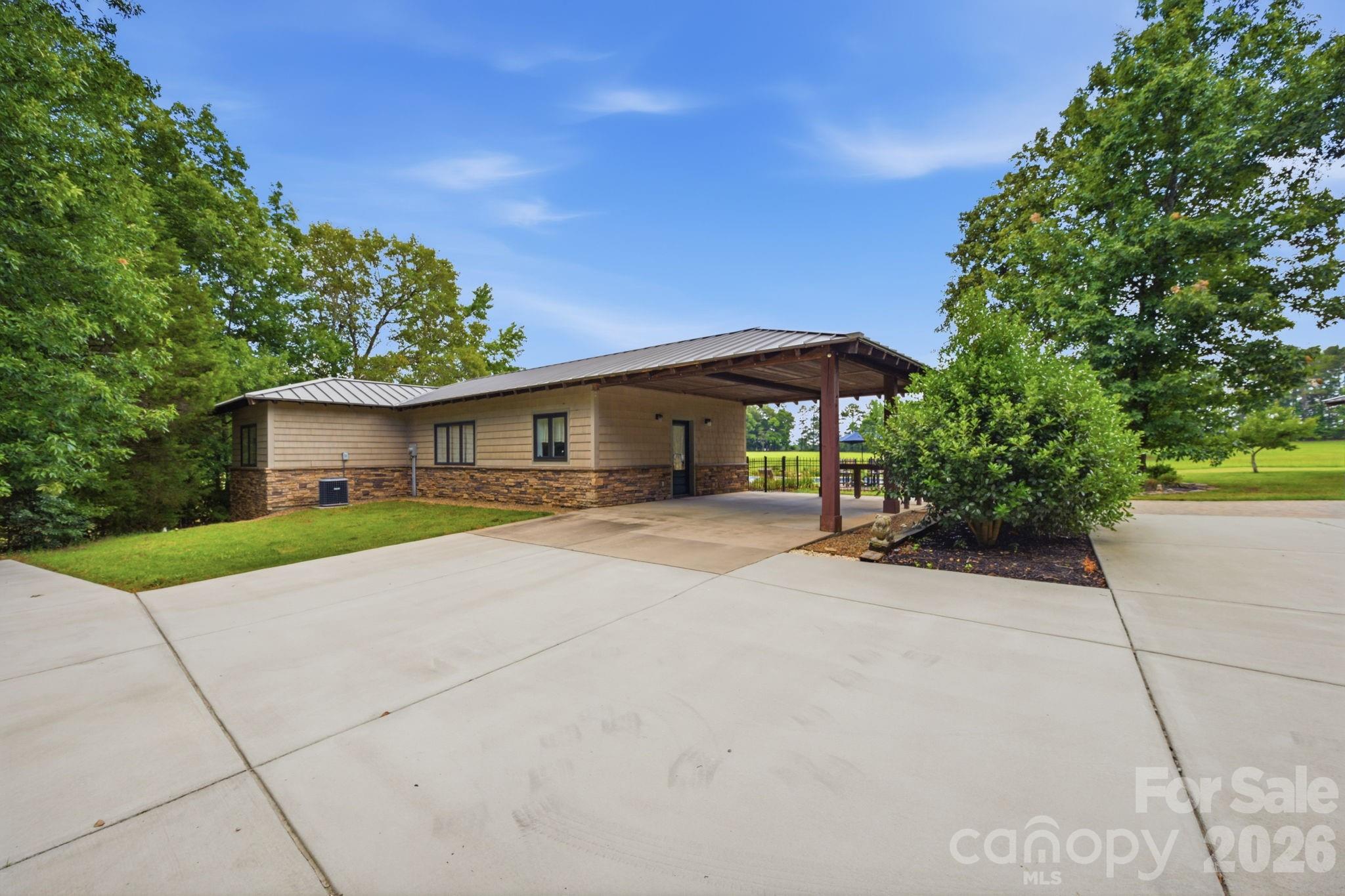 2545 N Rocky River Road — Lancaster