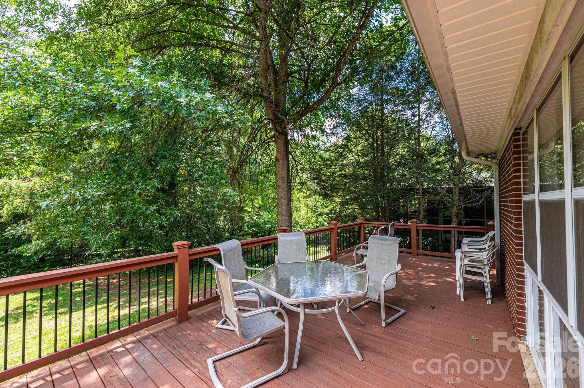 1807 5th Street NW — Hickory