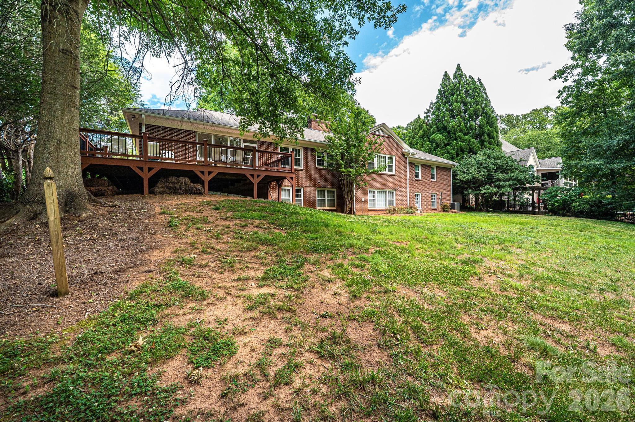 1807 5th Street NW — Hickory