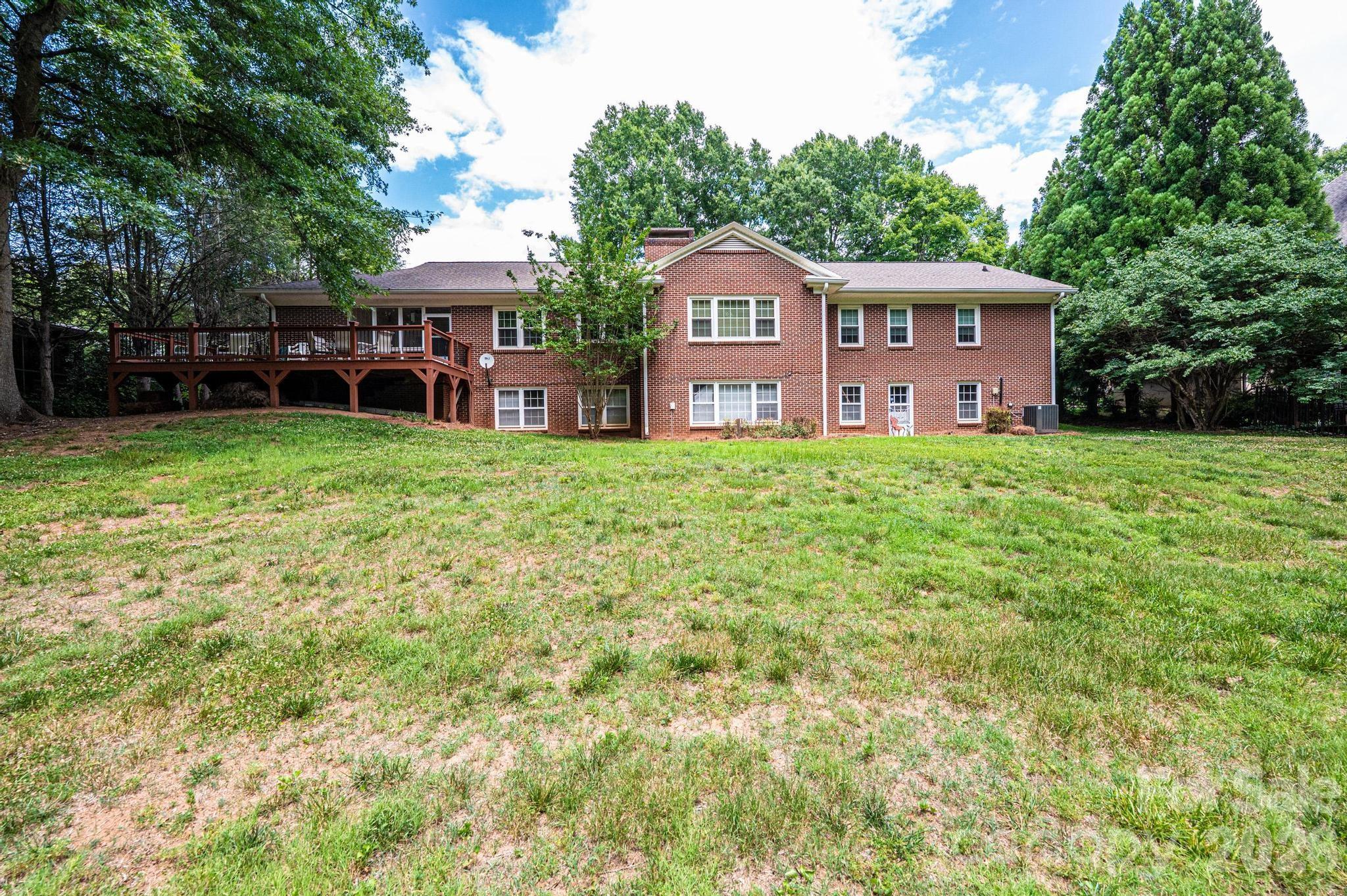 1807 5th Street NW — Hickory