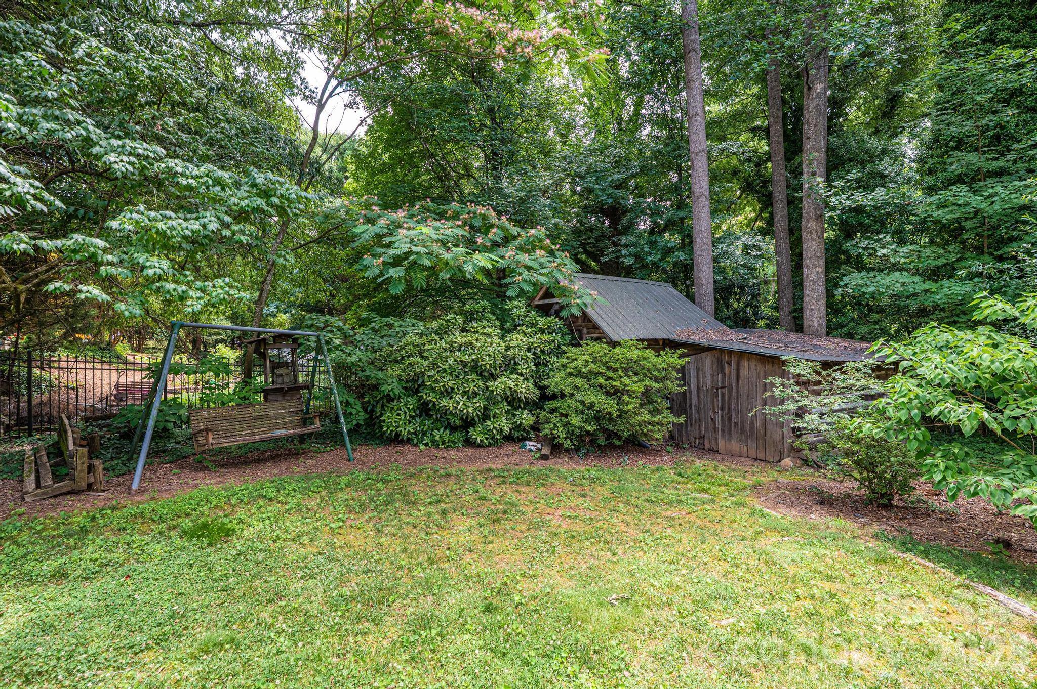 1807 5th Street NW — Hickory