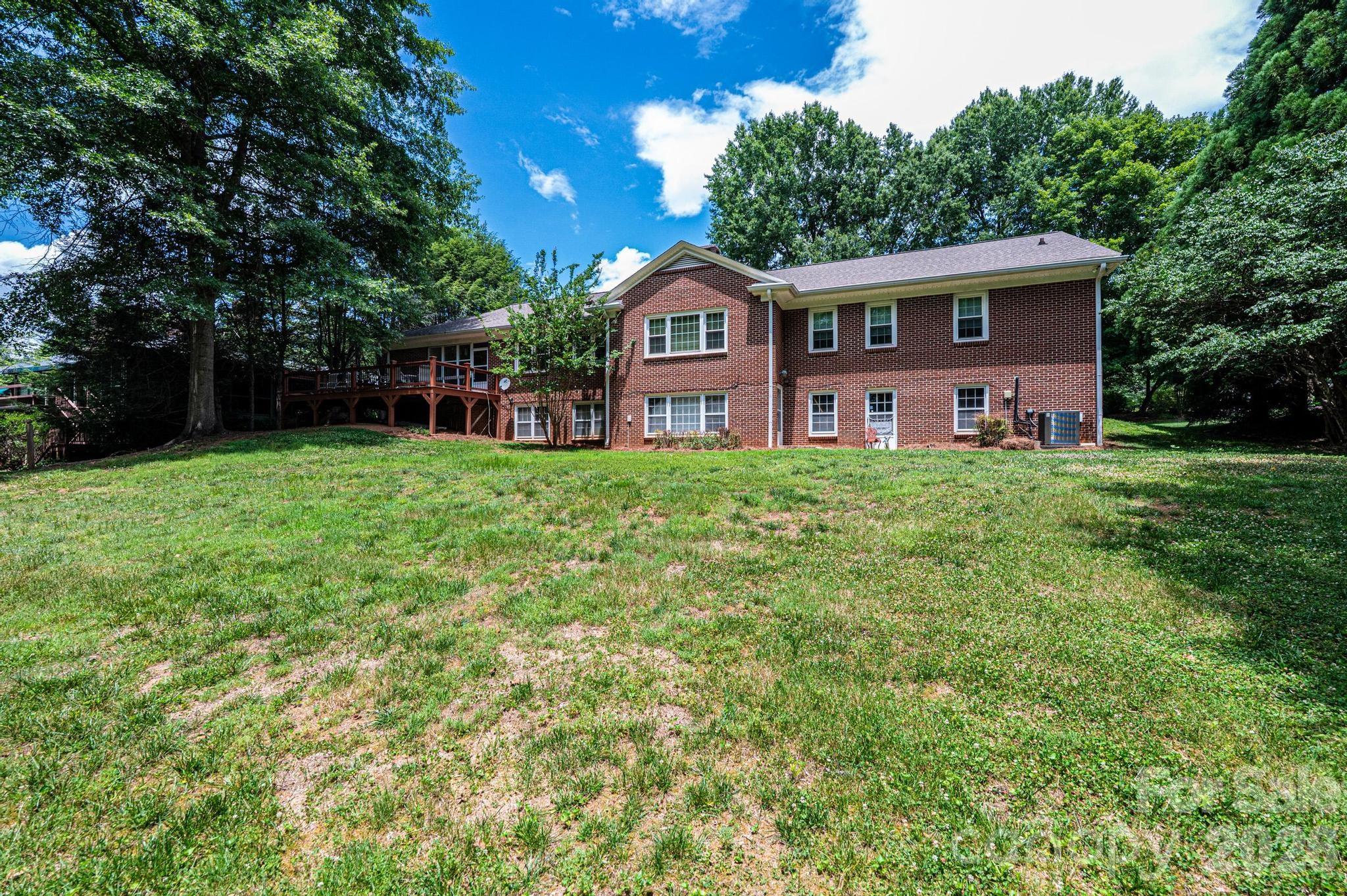 1807 5th Street NW — Hickory