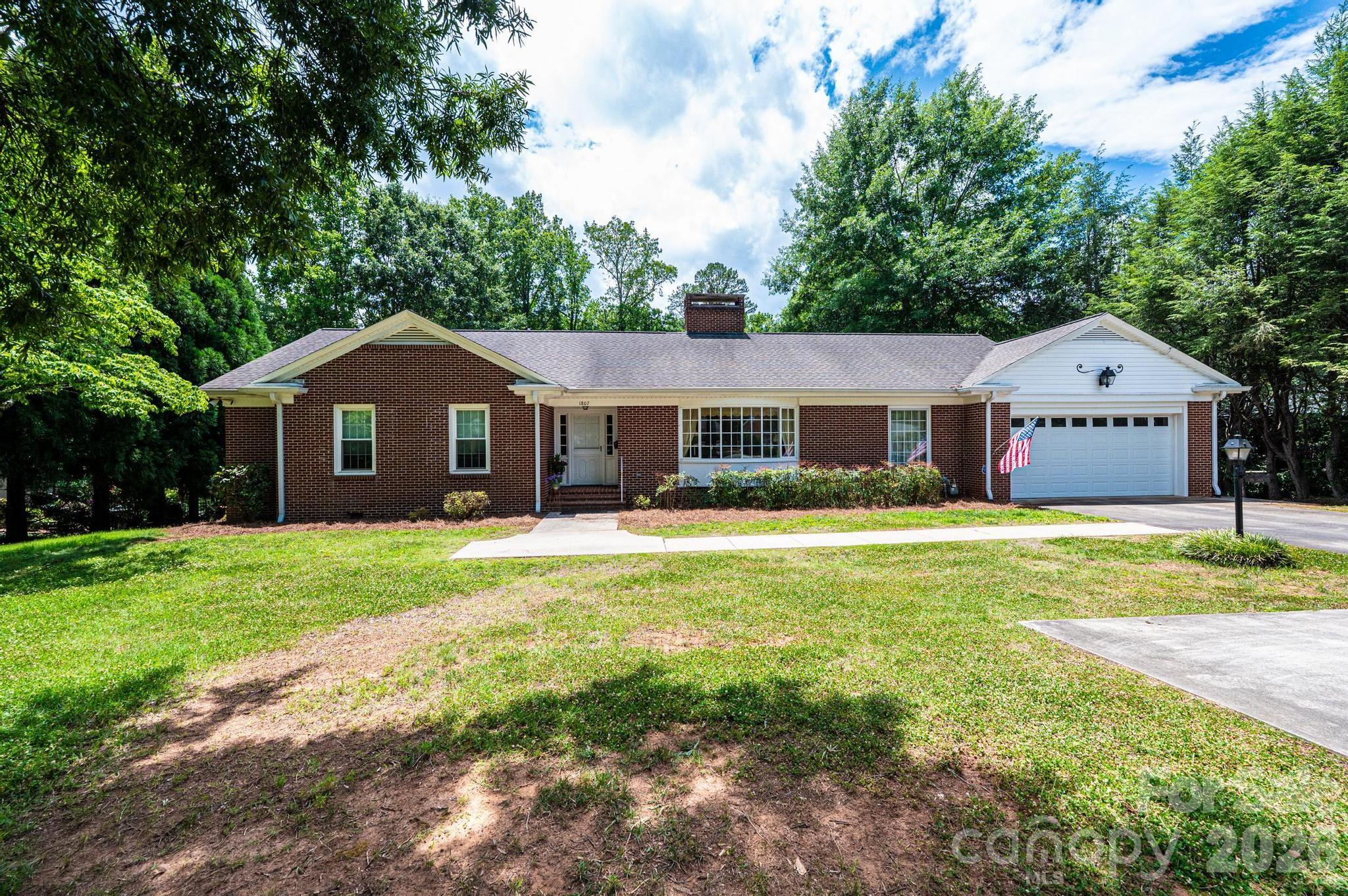 1807 5th Street NW — Hickory