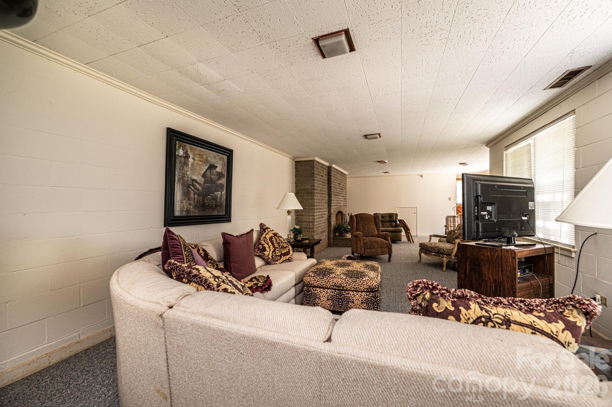 1807 5th Street NW — Hickory