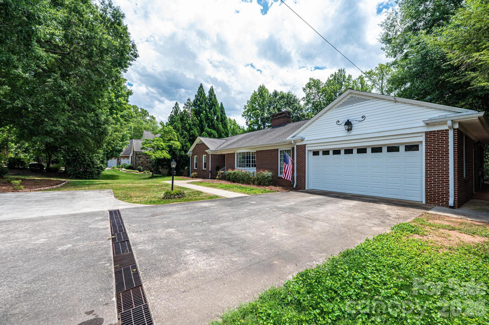 1807 5th Street NW — Hickory