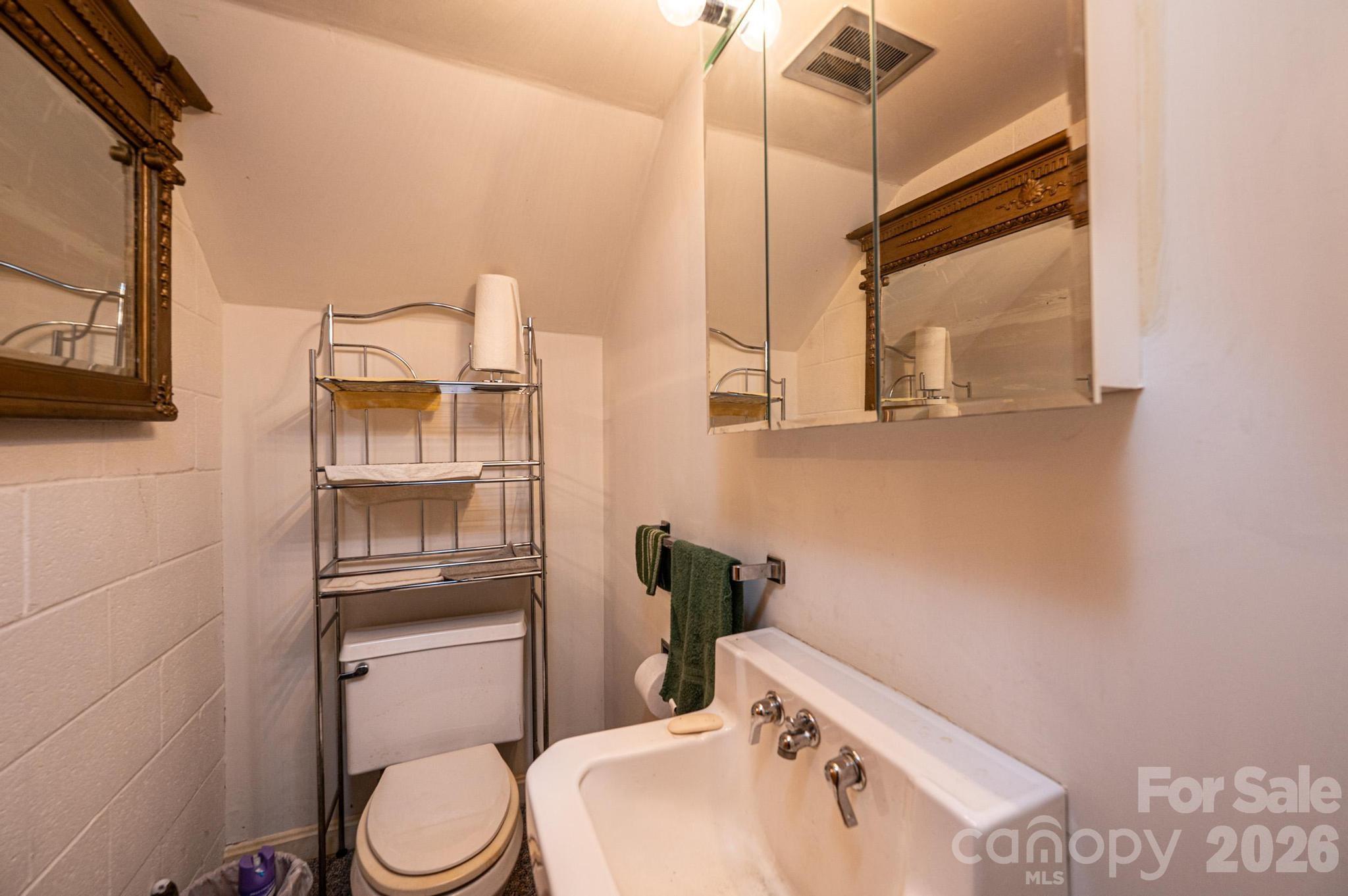 1807 5th Street NW — Hickory