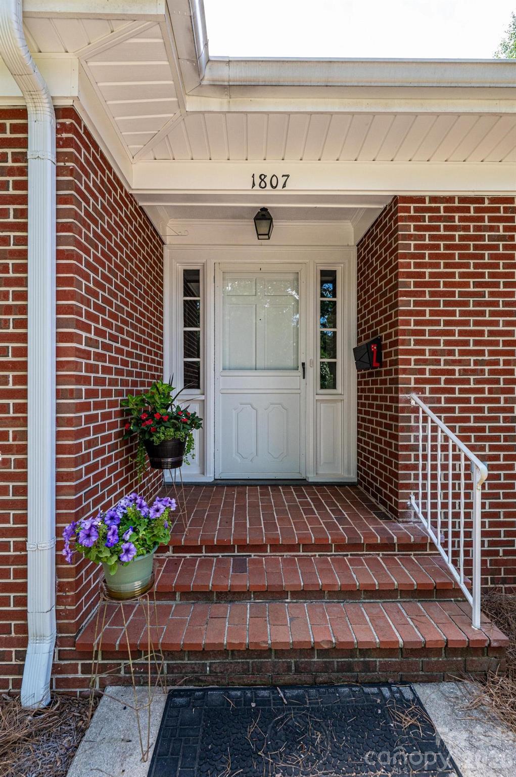 1807 5th Street NW — Hickory