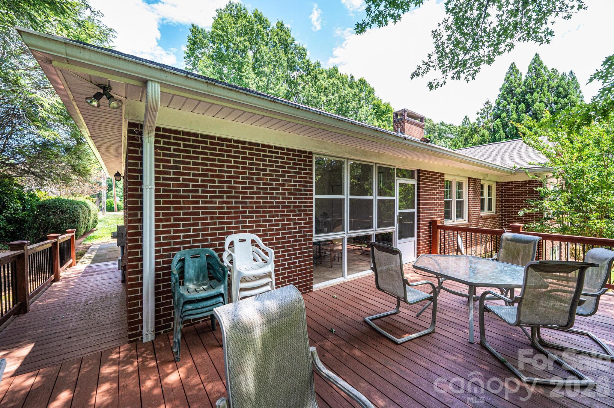 1807 5th Street NW — Hickory