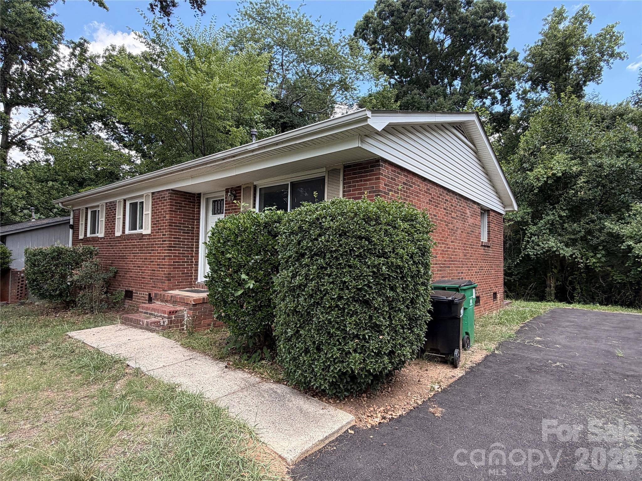 2824 Cedarhurst Drive — Charlotte