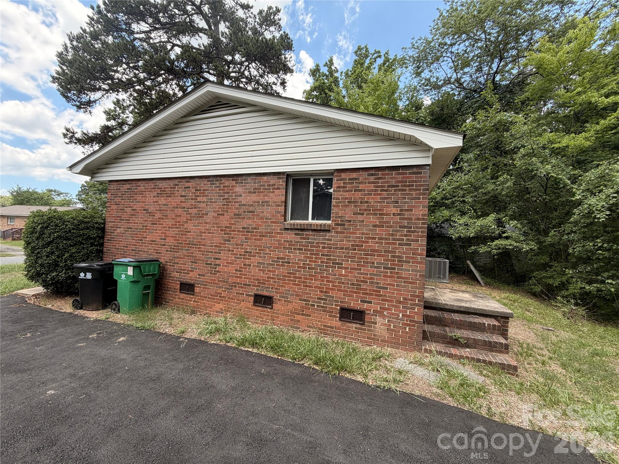2824 Cedarhurst Drive — Charlotte