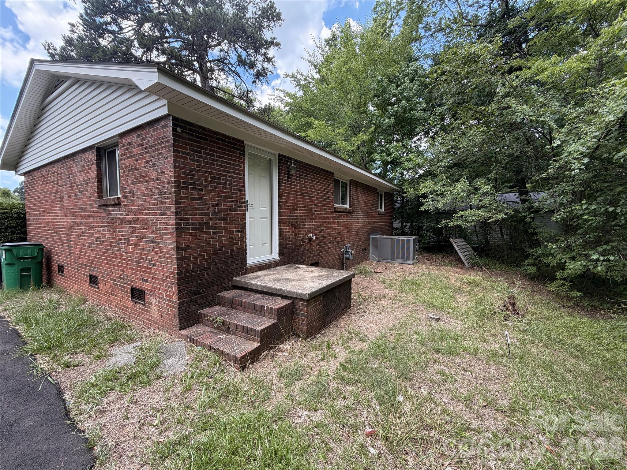 2824 Cedarhurst Drive — Charlotte