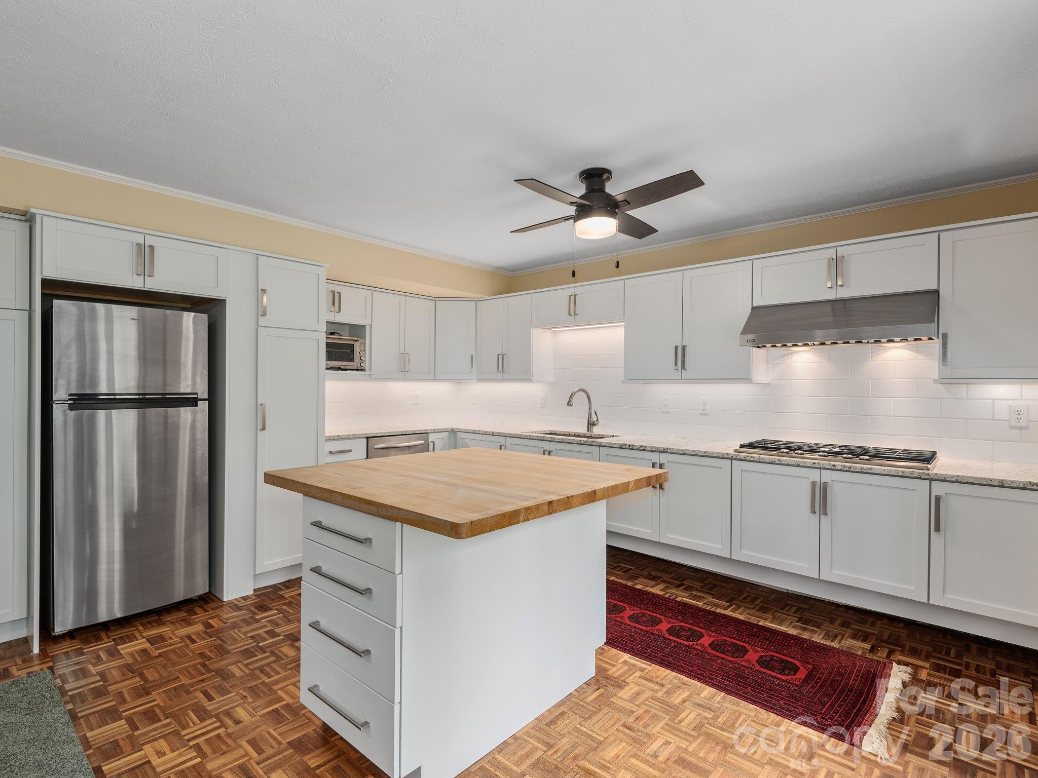 65 Cliff Drive — Laurel Park
