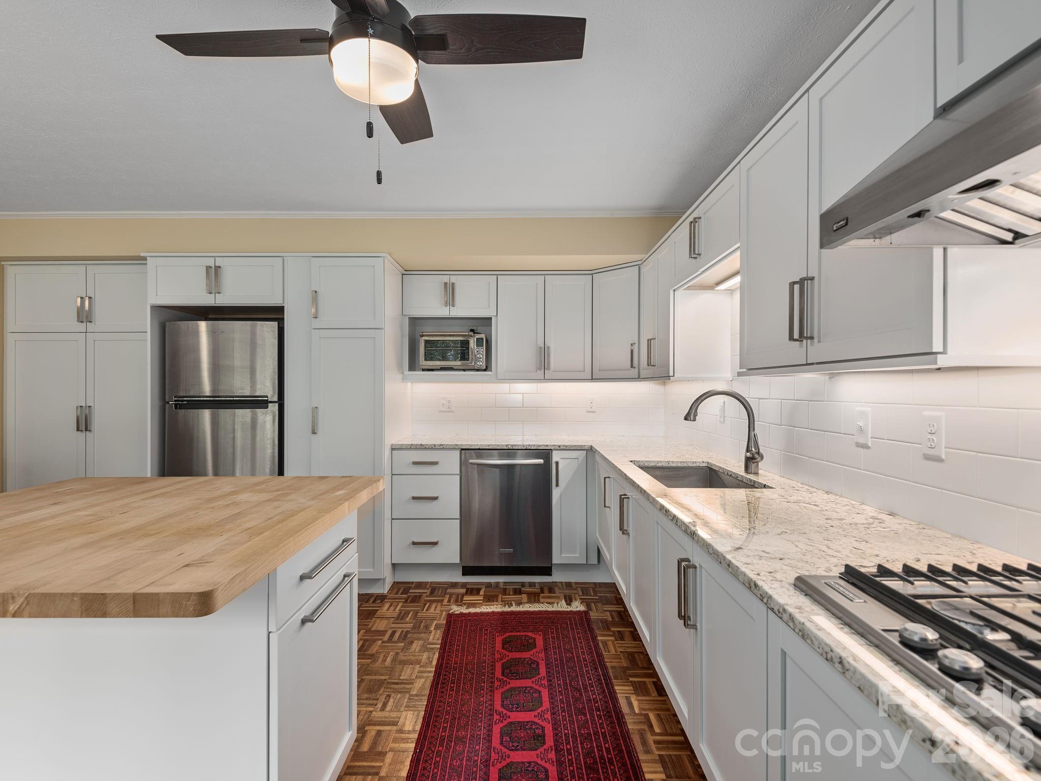 65 Cliff Drive — Laurel Park