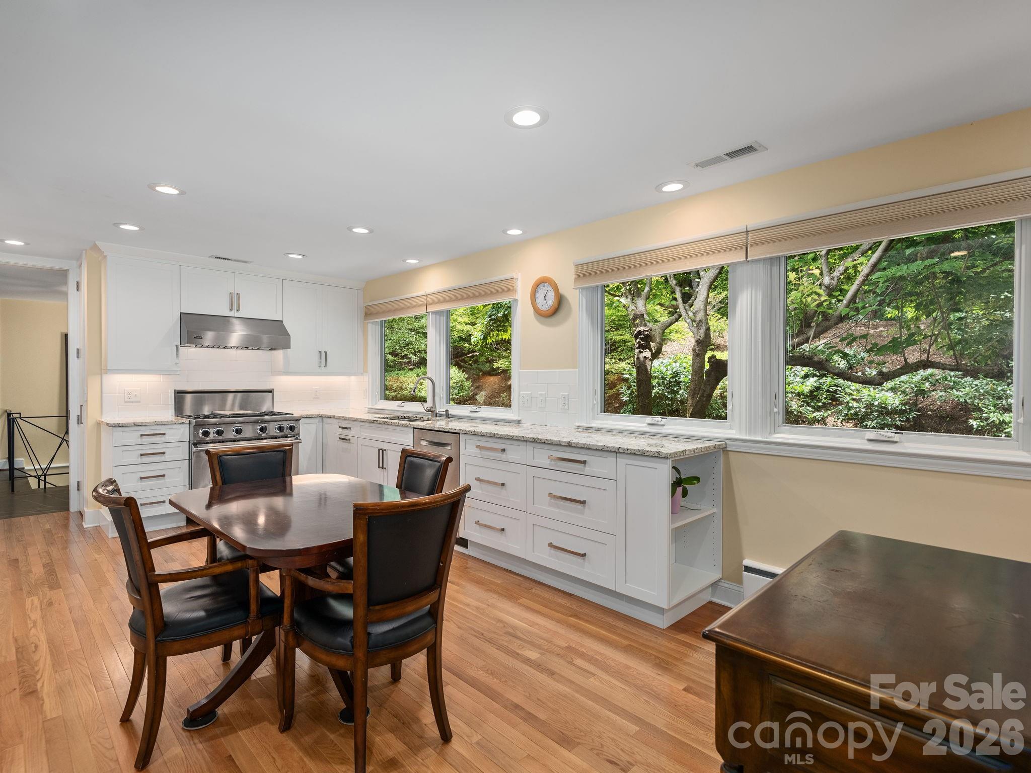 65 Cliff Drive — Laurel Park