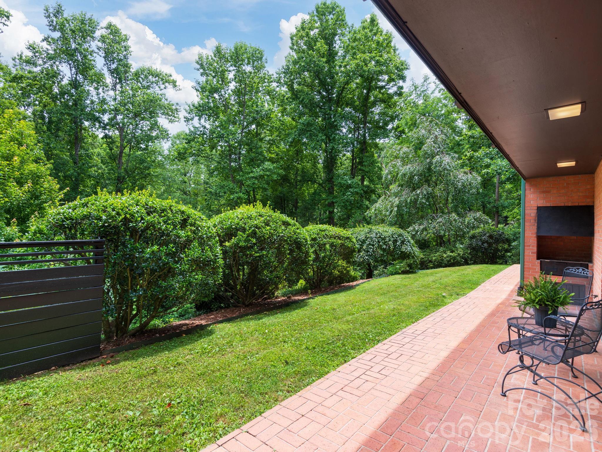 65 Cliff Drive — Laurel Park