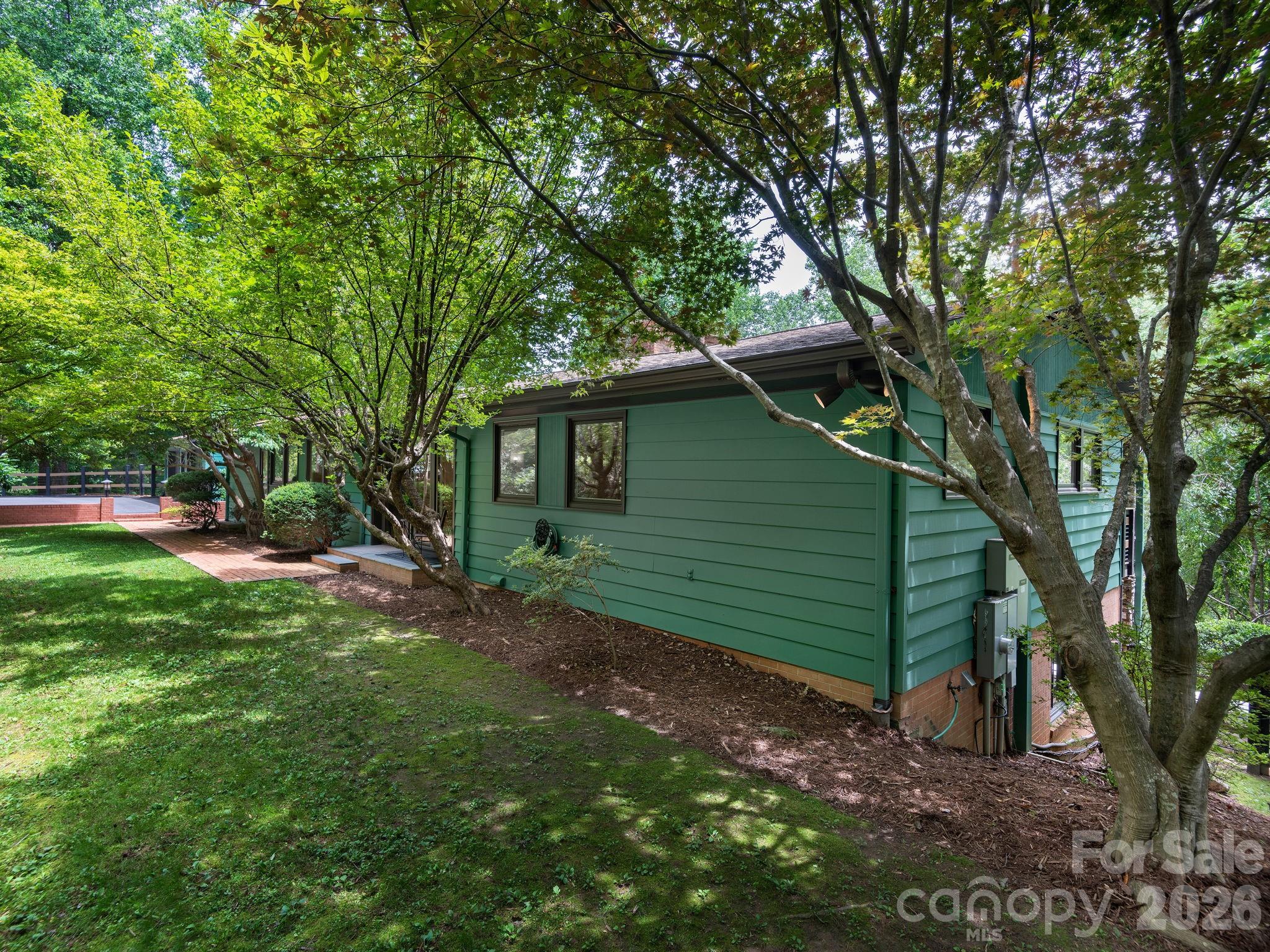 65 Cliff Drive — Laurel Park
