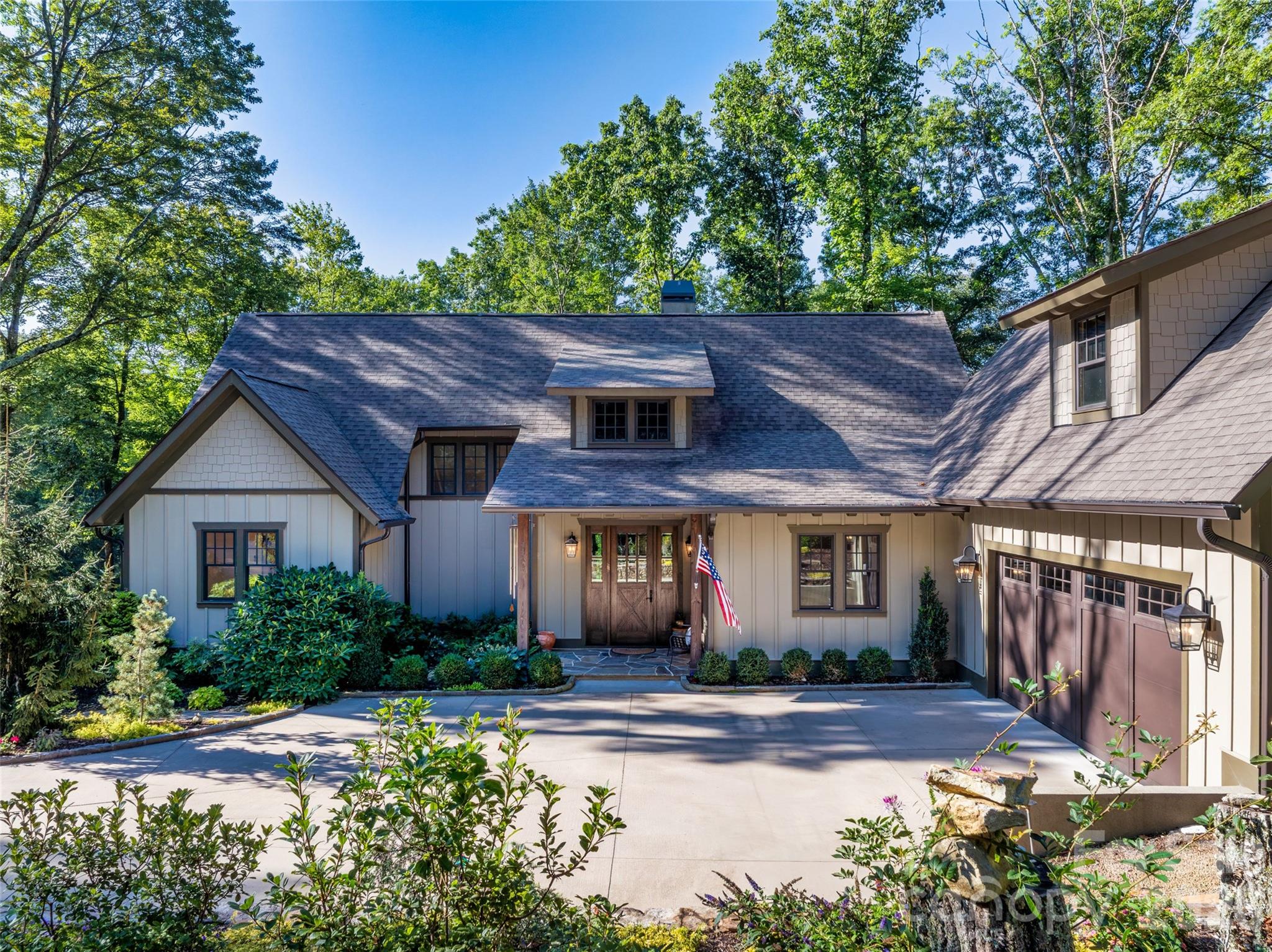442 Autumn Sky Drive — Hendersonville