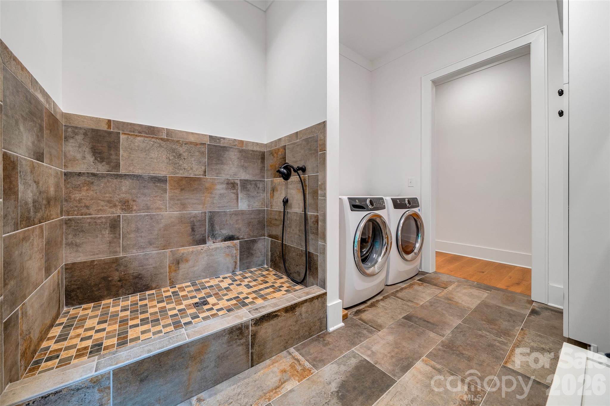 442 Autumn Sky Drive — Hendersonville