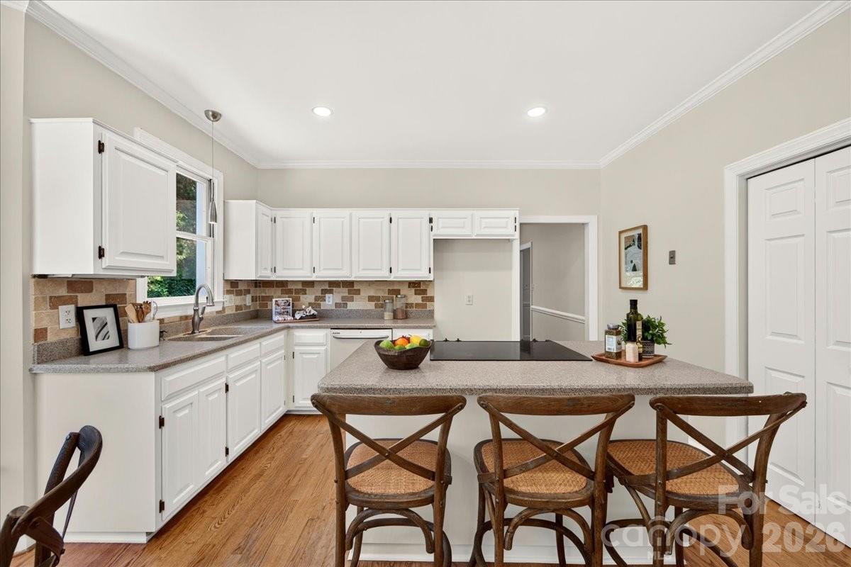 6912 Foxglove Drive — Charlotte
