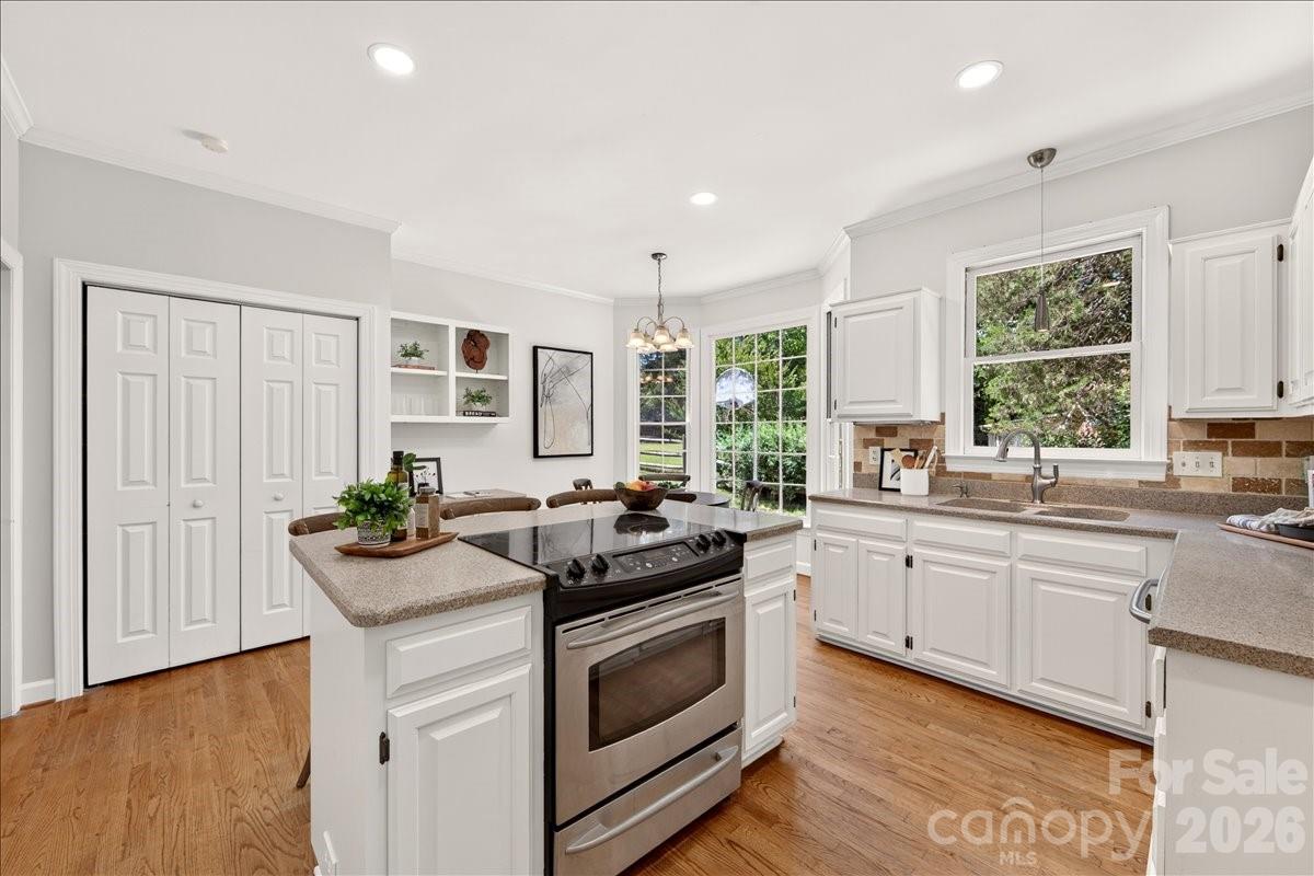 6912 Foxglove Drive — Charlotte