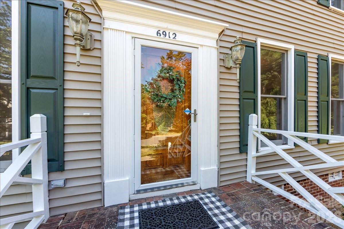 6912 Foxglove Drive — Charlotte