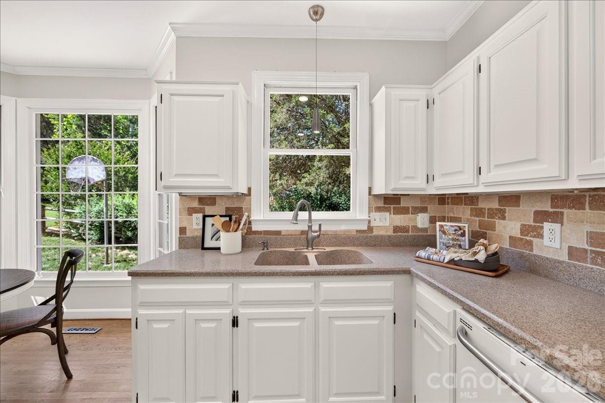 6912 Foxglove Drive — Charlotte